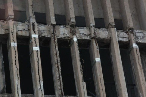 Cracks in a building taped and roped | Source: Quora