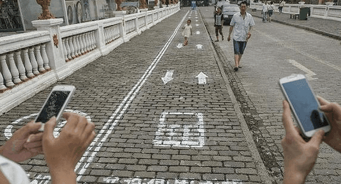 Cellphone lane in China | Source: recombu