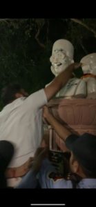 Akshay Lakra, NSUI Delhi President, seen defacing the Savarkar bust around 2 AM. 