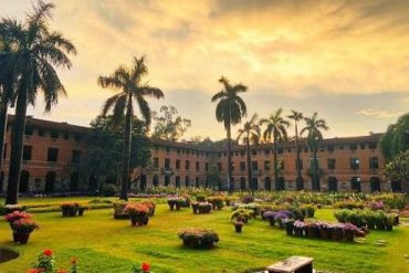 The Miranda house hostel designed by the renowned architect Walter George, with the foundation stone laid by Lady Edwina Mountbatten, houses 370 students in nearly 180 rooms.