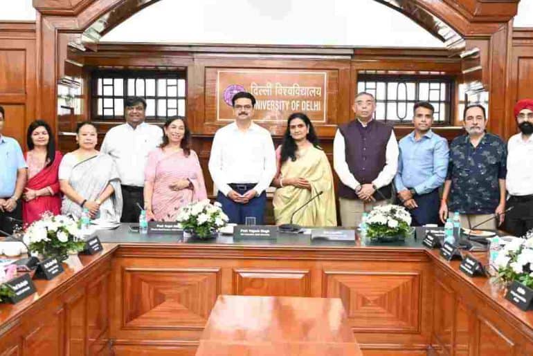 AMD’s representatives with DU’s VC Yogesh Singh