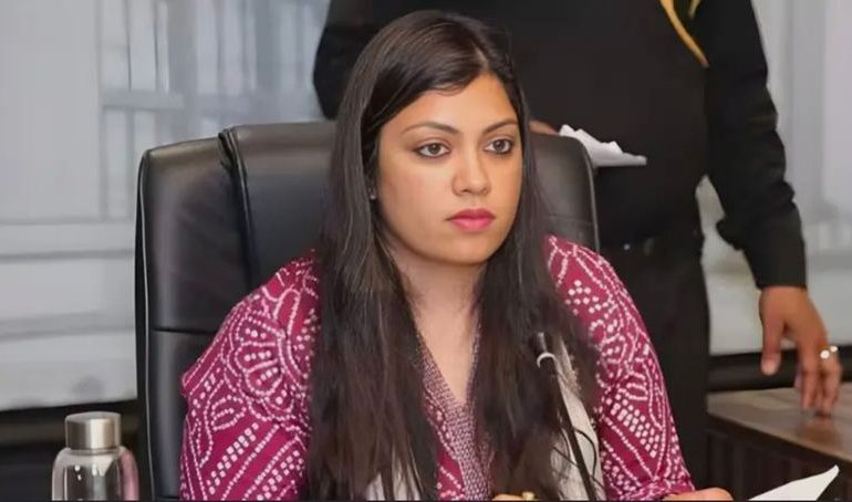 Strictures against DM Roopam stayed; quashing of detention stands