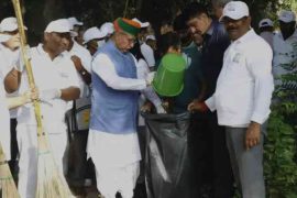 Union Ministers take part in the "Swacchata hi Seva" cleanliness drive across locations in Delhi on Thursday.