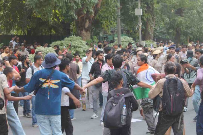 Protesting crowd at Jantar Mantar on 4th October