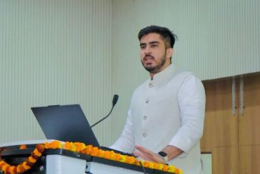 Ex-DUSU Chief Ronak Khatri addressing a gathering.
